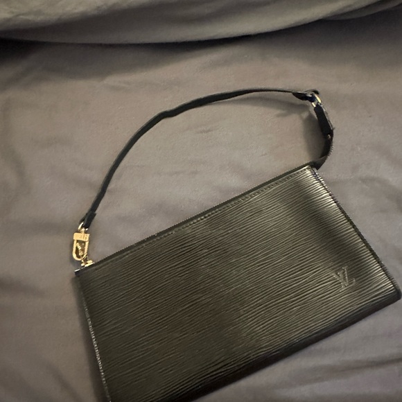 EUC LV Pochette accessories in black epi - Picture 7 of 10
